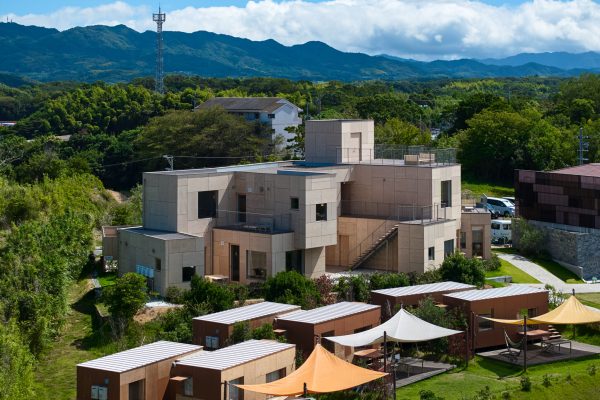 GFC Awajishima Grandesia – de Class Wood Villa (© Kawasumi・Kobayashi Kenji Photograph Office)