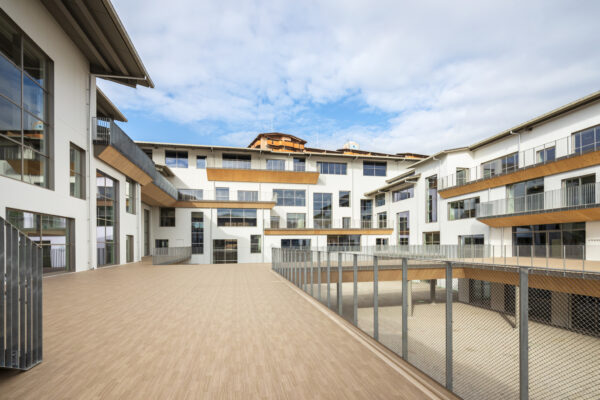 Nozomigaoka Elementary School and Junior High School (© Kawasumi・Kobayashi Kenji Photograph Office)