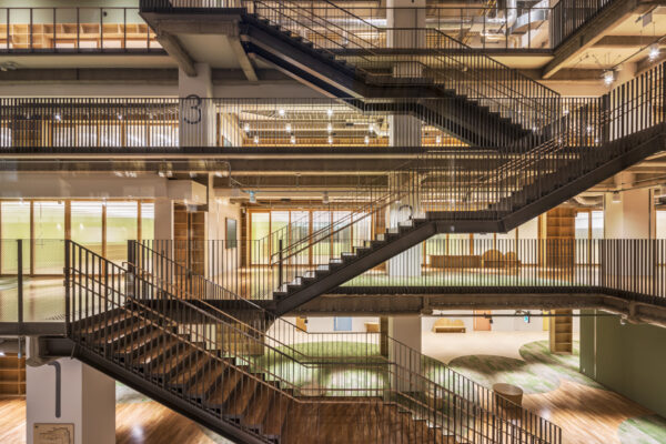Nozomigaoka Elementary School and Junior High School (© Kawasumi・Kobayashi Kenji Photograph Office)