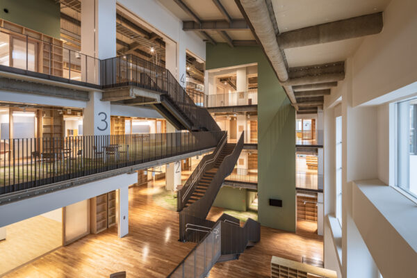 Nozomigaoka Elementary School and Junior High School (© Kawasumi・Kobayashi Kenji Photograph Office)