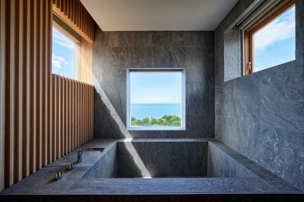 GFC Awajishima Grandesia – de Class Wood Villa (© Kawasumi・Kobayashi Kenji Photograph Office)