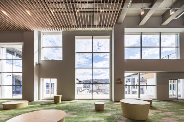 Nozomigaoka Elementary School and Junior High School (© Kawasumi・Kobayashi Kenji Photograph Office)