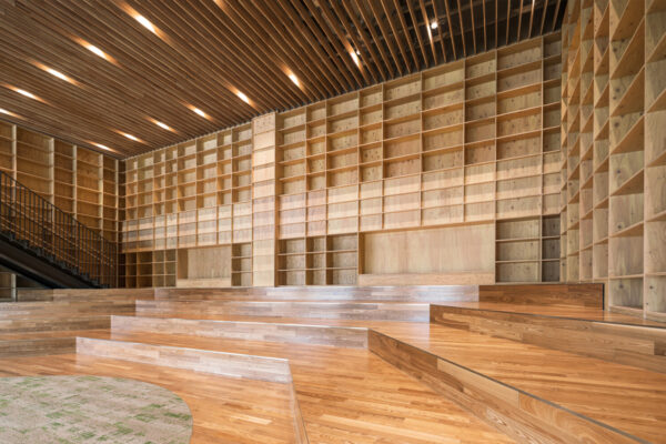 Nozomigaoka Elementary School and Junior High School (© Kawasumi・Kobayashi Kenji Photograph Office)