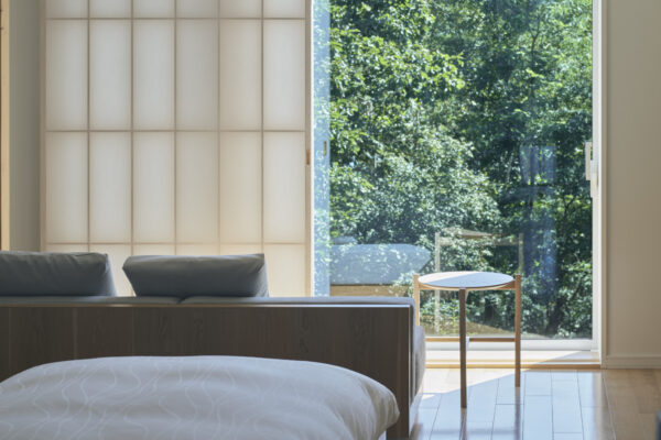 Kushiro Marsh Kayanuma Tourist Accommodation – Pon・Pon Yu (© Riko Okaniwa / Nippon Design Center, Inc)