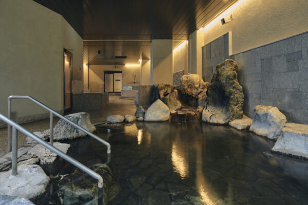 Kushiro Marsh Kayanuma Tourist Accommodation – Pon・Pon Yu (© Riko Okaniwa / Nippon Design Center, Inc)