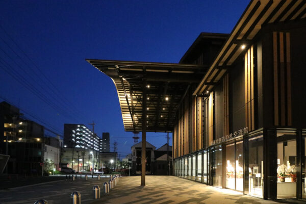 Tokai City Forest of Creation Exchange Center (©Kengo Kuma & Associates)
