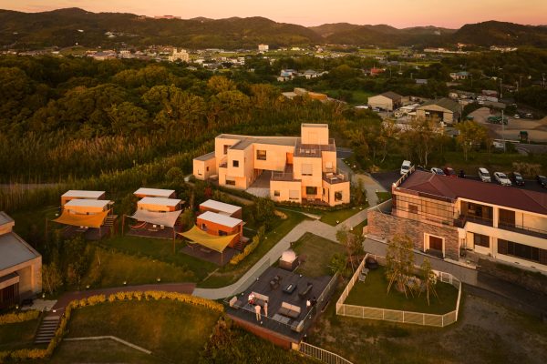 GFC Awajishima Grandesia – de Class Wood Villa (© Kawasumi・Kobayashi Kenji Photograph Office)