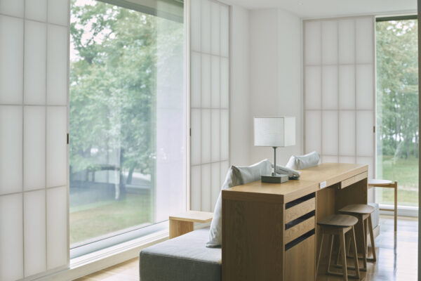 Kushiro Marsh Kayanuma Tourist Accommodation – Pon・Pon Yu (© Riko Okaniwa / Nippon Design Center, Inc)