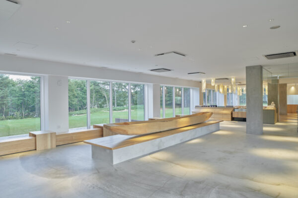 Kushiro Marsh Kayanuma Tourist Accommodation – Pon・Pon Yu (© Riko Okaniwa / Nippon Design Center, Inc)
