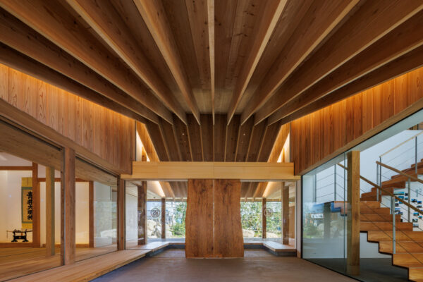 Aoi Aso Shrine / National Treasure Memorial Hall (© Masaki Hamada (kkpo))