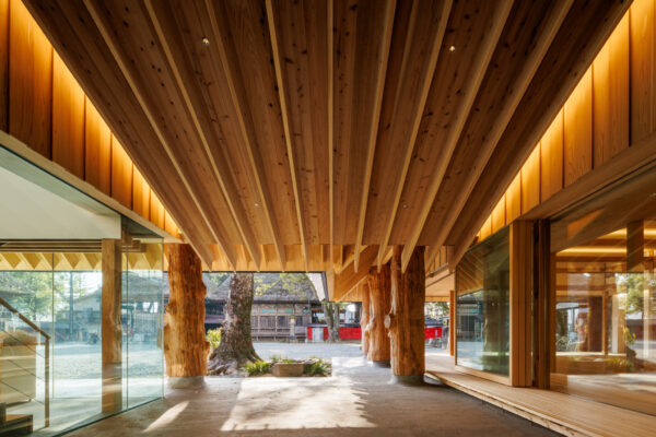 Aoi Aso Shrine / National Treasure Memorial Hall (© Masaki Hamada (kkpo))