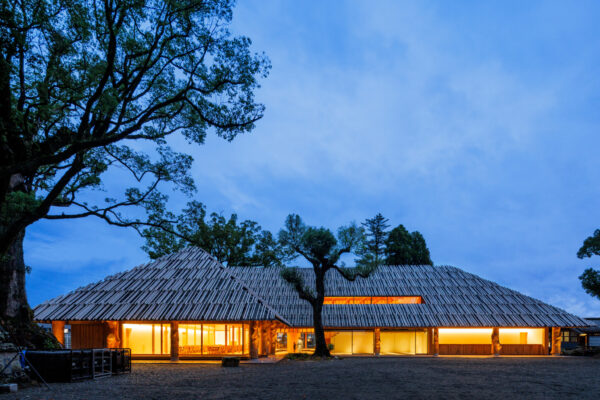 Aoi Aso Shrine / National Treasure Memorial Hall (© Masaki Hamada (kkpo))