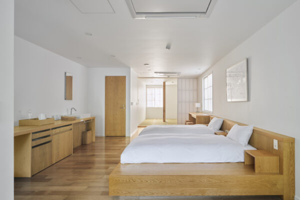 Kushiro Marsh Kayanuma Tourist Accommodation – Pon・Pon Yu (© Riko Okaniwa / Nippon Design Center, Inc)