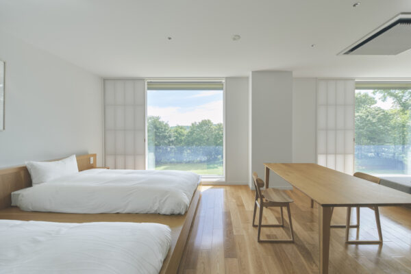Kushiro Marsh Kayanuma Tourist Accommodation – Pon・Pon Yu (© Riko Okaniwa / Nippon Design Center, Inc)