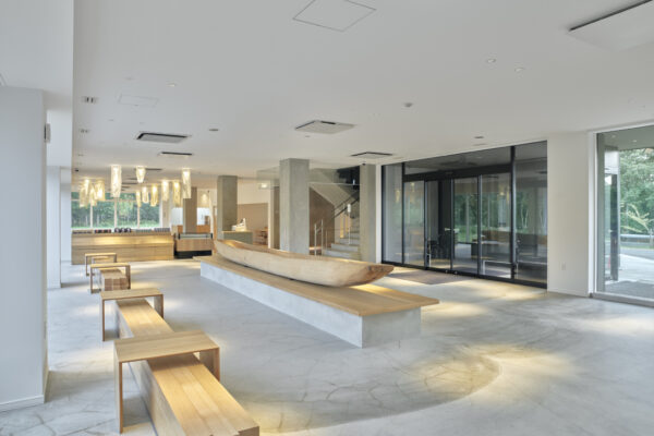 Kushiro Marsh Kayanuma Tourist Accommodation – Pon・Pon Yu (© Riko Okaniwa / Nippon Design Center, Inc)