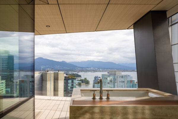 1550 Alberni Street Tower (© Jonathon Folke)